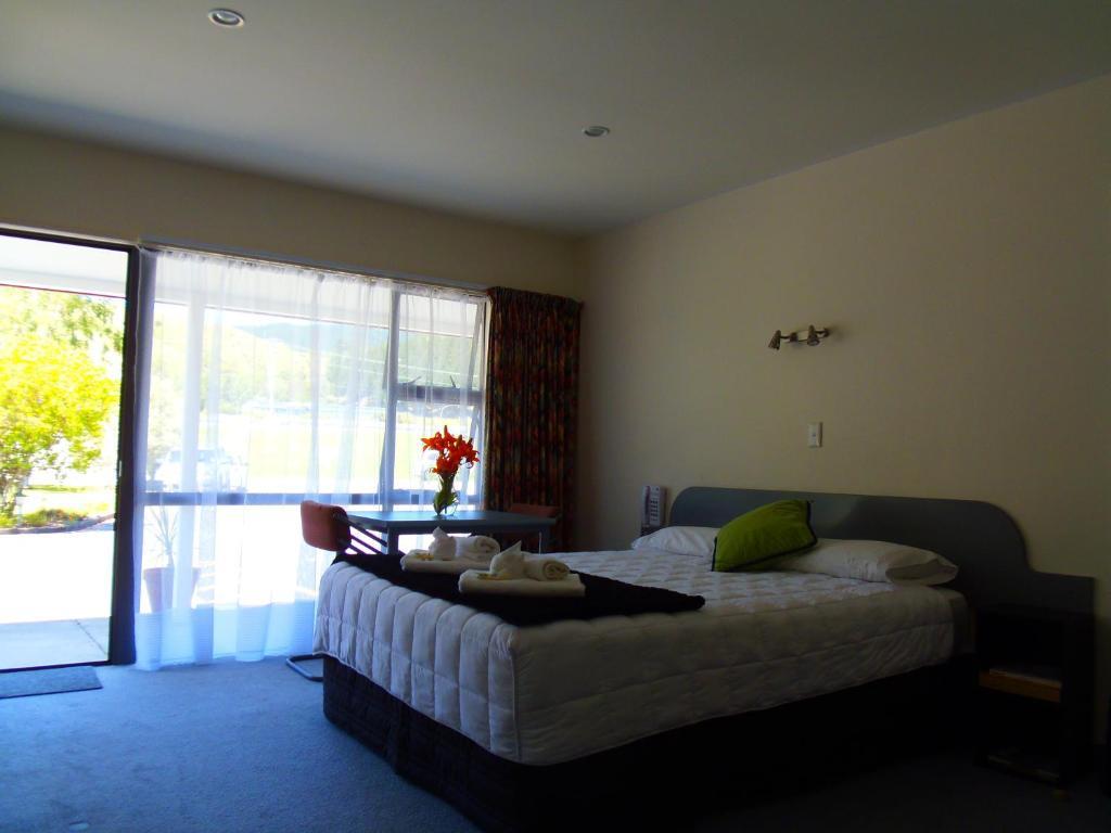 פאראפאראומו Kapiti Lindale Motel And Conference Centre חדר תמונה